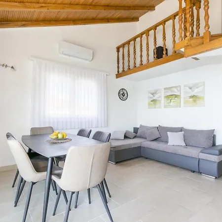 Apartman Okrug Donji 16657b Donji Okrug (Ciovo)